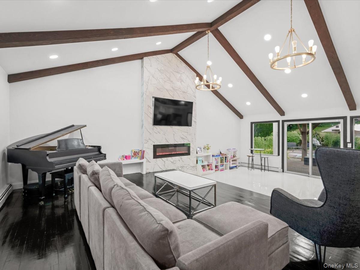 Residential in Smithtown 3