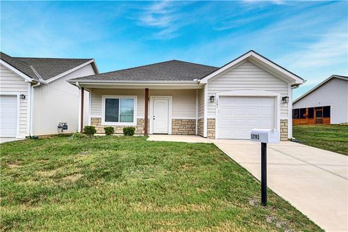 1791 S Park Dr, Tonganoxie, KS, 66086-5474 | Card Image