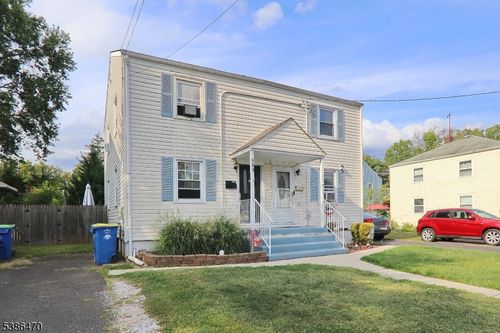 689 Crescent Dr, Bound Brook, NJ, 08805-1105 | Card Image