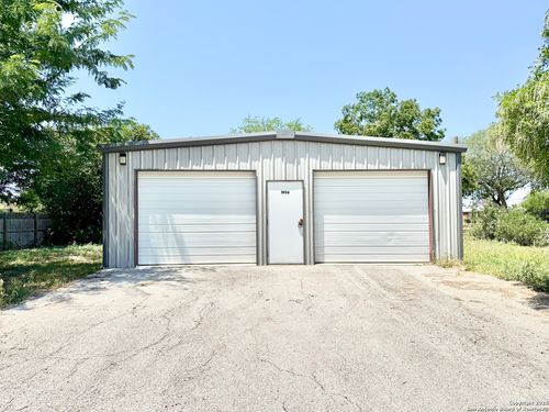 1-1906 Avenue T, Hondo, TX, 78861-2350 | Card Image