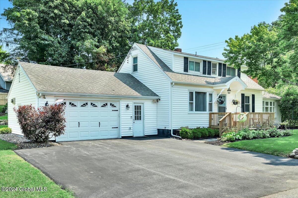 Currie Ct, Ballston Spa, NY 12020