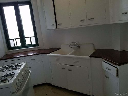 9d-1594 Unionport Road, New York, NY, 10462 | Card Image