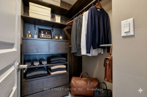 3-1 Avondale Ave, North York, ON, M2N7J1 | Card Image