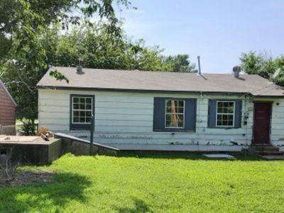 208 Sw 24th Street, House other with 2 bedrooms, 1 bathrooms and null parking in Lawton OK | Image 2