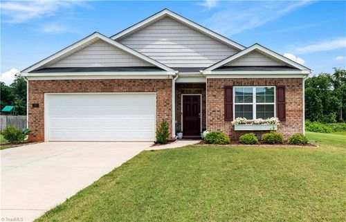 192 Culloden Dr, Mocksville, NC, 27028-4883 | Card Image