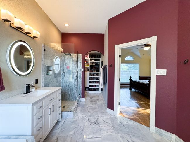 Primary Bathroom | Image 16