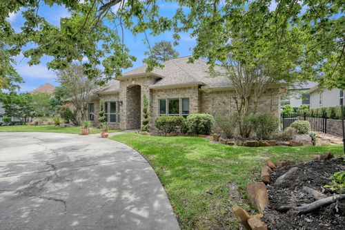 221 Edgewood Dr, Montgomery, TX, 77356-8421 | Card Image