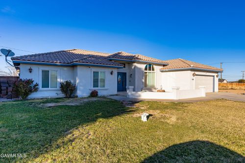 8925 Redwood Blvd, California City, CA, 93505-3447 | Card Image