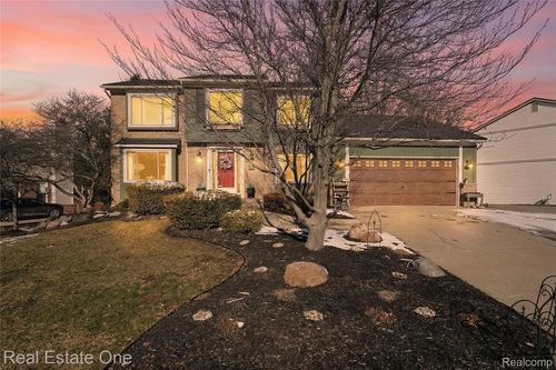 564 Dorchester Way, Milford, MI, 48381-2790 | Card Image