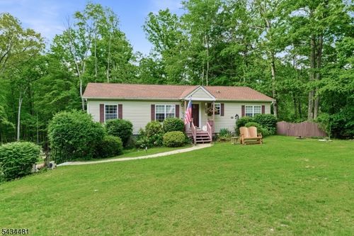 11 Fox Run, Montague, NJ, 07827-3424 | Card Image