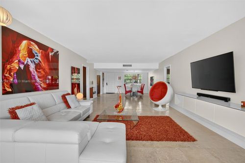 apt-202-3611 Oaks Clubhouse Dr, Pompano Beach, FL, 33069-3621 | Card Image