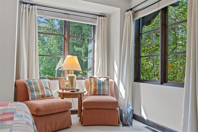 Sitting area in guest en-suite. | Image 47