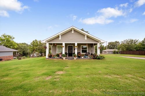 420 W 8th Ave, Bristow, OK, 74010-2306 | Card Image