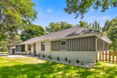 15055 W Bluemound Rd, Brookfield, WI, 53005-4041 | Card Image