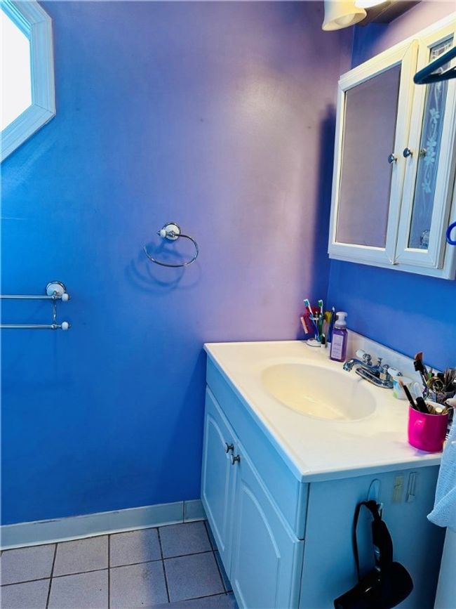53 Wampanoag Trl, House other with 3 bedrooms, 2 bathrooms and 2 parking in Riverside RI | Image 11