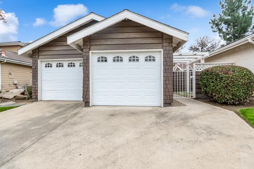 1924 S Cain St, Visalia, CA, 93292-5101 | Card Image