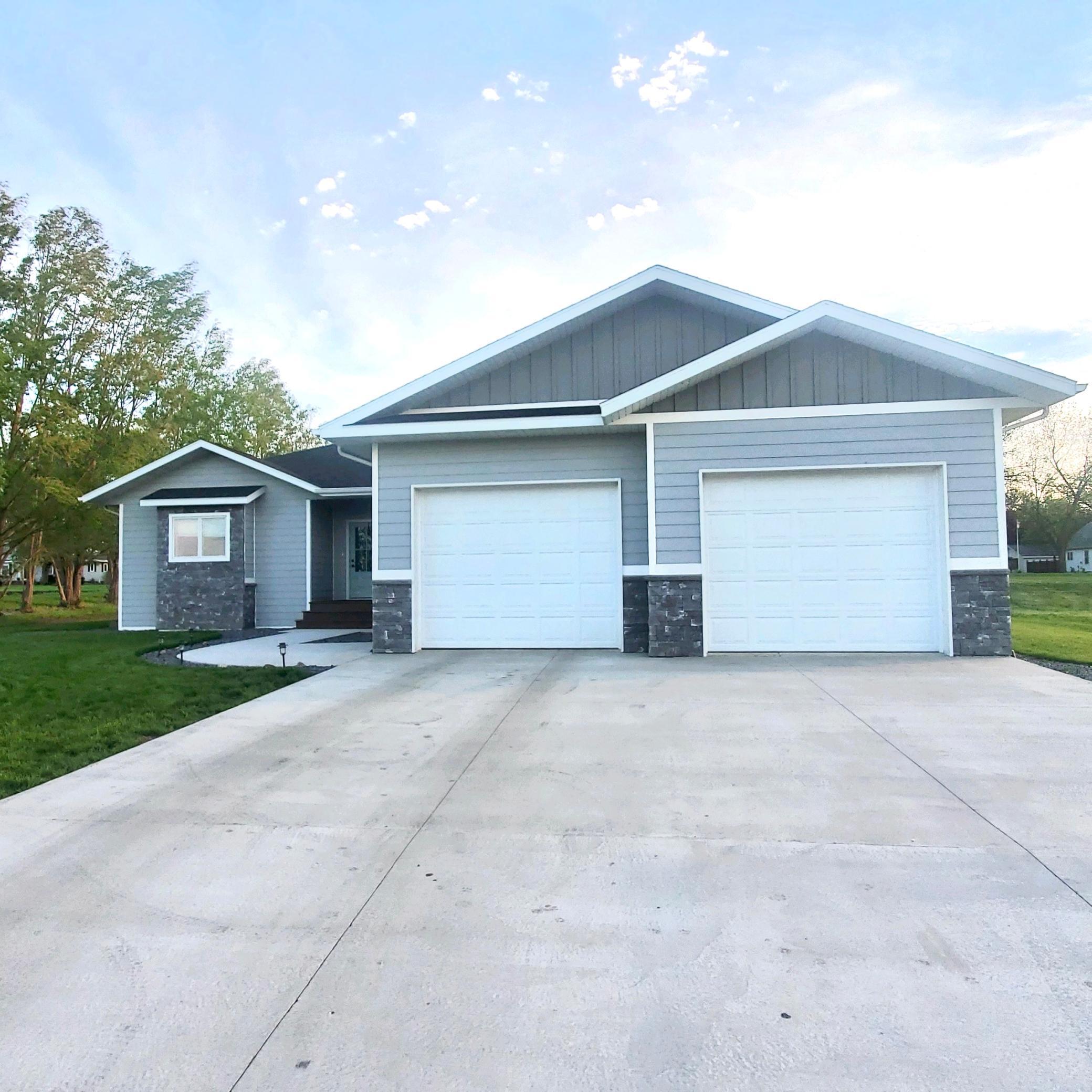 Davis St, Fulda, MN 56131