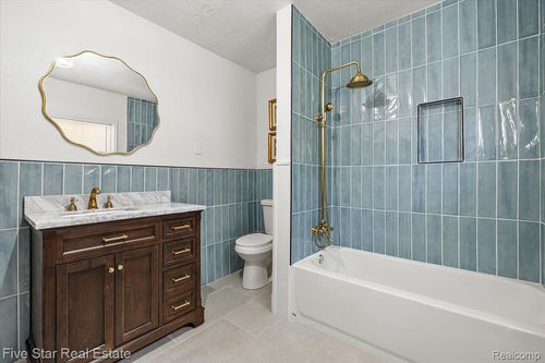 3869 Burns St, Detroit, MI, 48214-1272 | Card Image