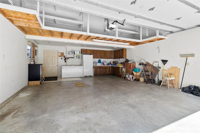 Large Attached Garage about 616 sqft | Image 34