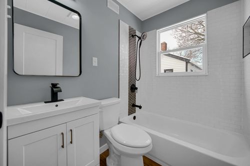 204 S Colorado St, Hobart, IN, 46342-4049 | Card Image