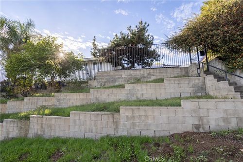 9525 Woodley Ave, North Hills, CA, 91343-1902 | Card Image