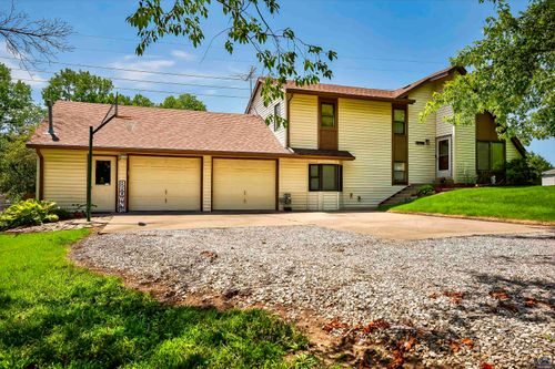 3706 Ne Applewood Dr, Topeka, KS, 66617-3713 | Card Image