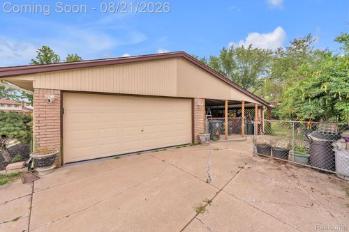 15546 Liverpool St, Livonia, MI, 48154-1818 | Card Image
