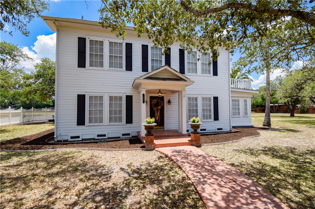 Bowie St, Sinton, TX 78387