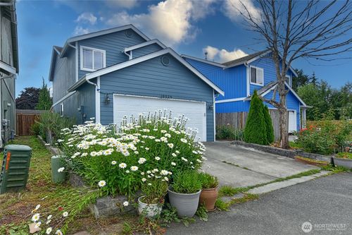 10523 7th Ave W, Everett, WA, 98204-3801 | Card Image