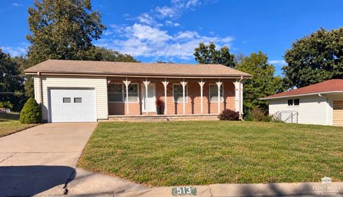 513 W. 18th Street, Concordia, KS, 66901 | Card Image