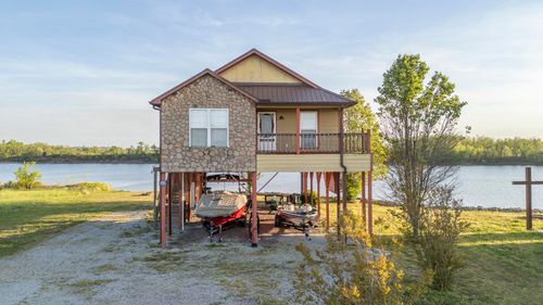 1900 Catfish Ln, Crump, TN, 38327-3735 | Card Image