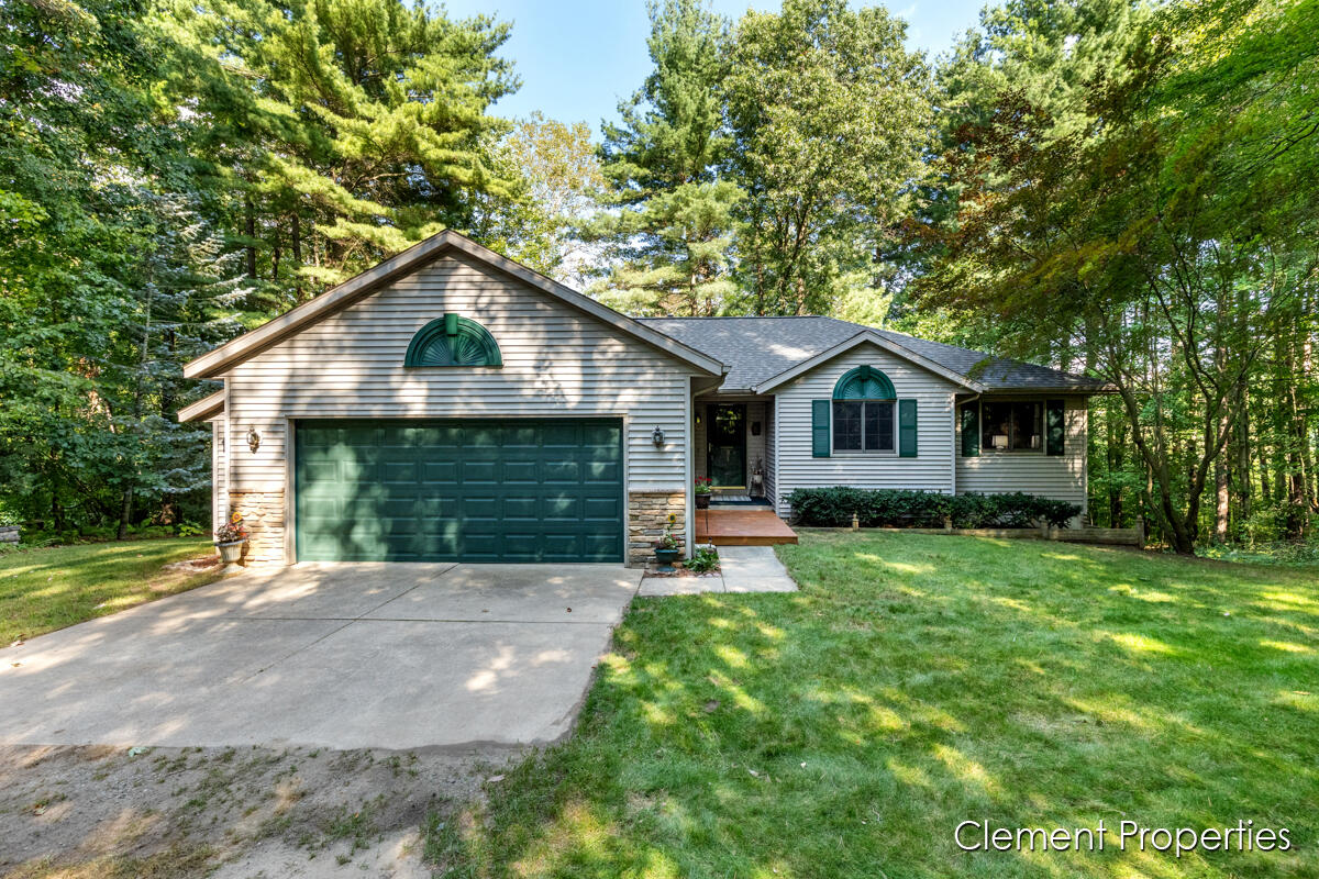 Pine Island Dr, Sparta, MI 49345