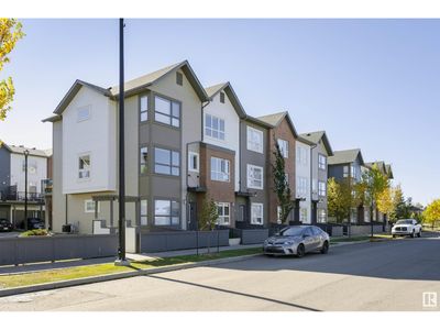 30 - 2560 Pegasus Blvd Nw, Townhouse with 2 bedrooms, 3 bathrooms and 2 parking in Edmonton AB | Image 2