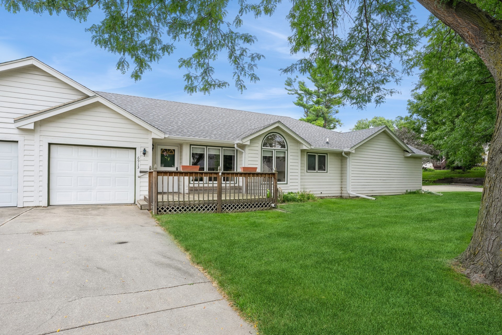 Roseland Dr, Urbandale, IA 50322