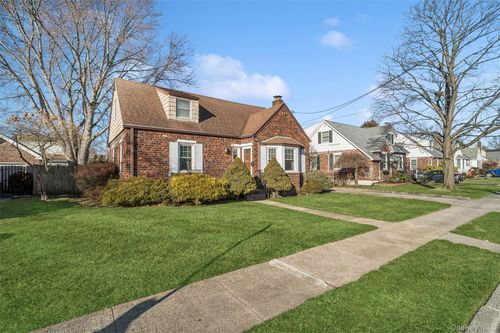 41 Goldenrod Ave, Franklin Square, NY, 11010-4414 | Card Image