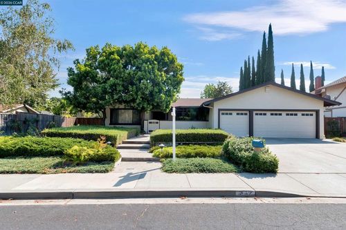 332 Downham Ct, Walnut Creek, CA, 94598-2320 | Card Image