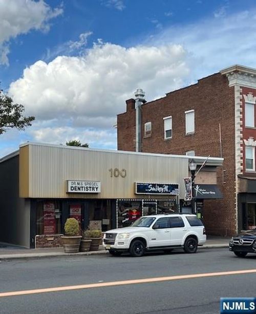 100 Main St, Woodbridge, NJ, 07095-2887 | Card Image