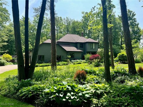 8985 Williams Rd, Chardon, OH, 44024-9293 | Card Image