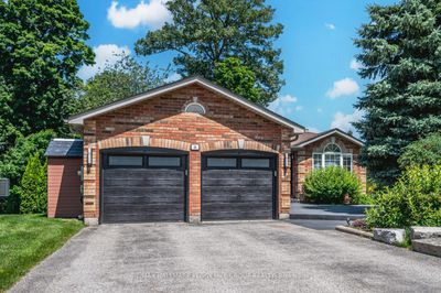 36 Glen Oak Crt, House other with 2 bedrooms, 3 bathrooms and 4 parking in Barrie ON | Image 1