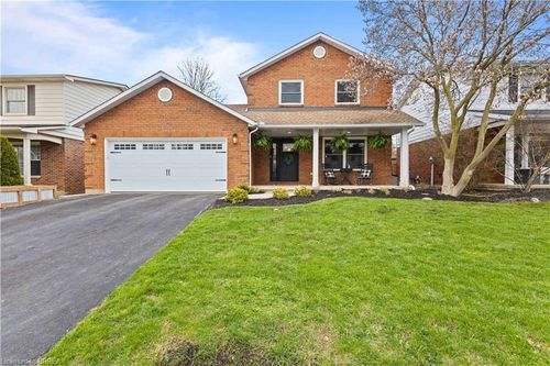 7 Colonial Cres, Brantford, ON, N3R7M5 | Card Image