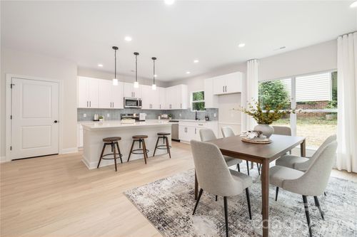 6633 Terry Ln, Charlotte, NC, 28215-3633 | Card Image