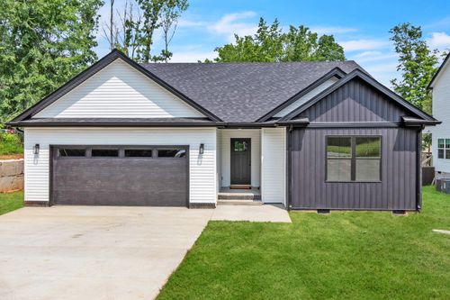 272 Edmondson Ferry Rd, Clarksville, TN, 37040-4875 | Card Image