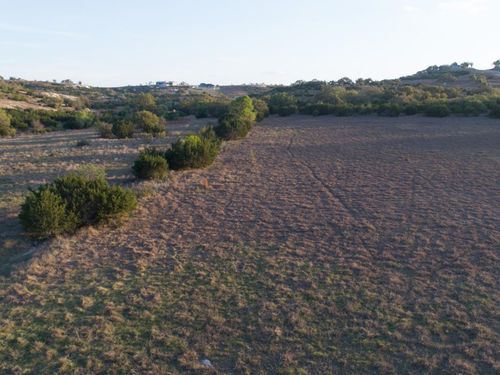 105-105 Majestic Hills Dr, Blanco, TX, 78606-2261 | Card Image