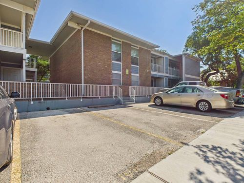 apt-104-400 W 35th St, Austin, TX, 78705-1332 | Card Image