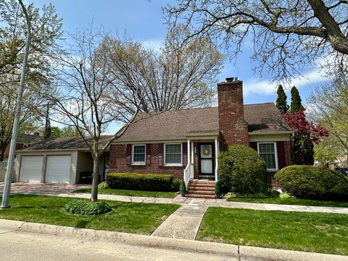 1953 Oxford Rd, Grosse Pointe Woods, MI, 48236-1825 | Card Image