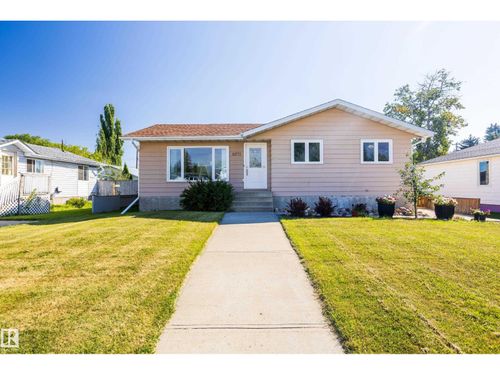 4831 54 St, Redwater, AB, T0A2W0 | Card Image