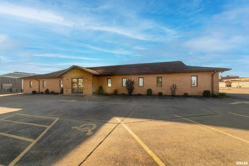 712 N Carbon St, Marion, IL, 62959-1025 | Card Image