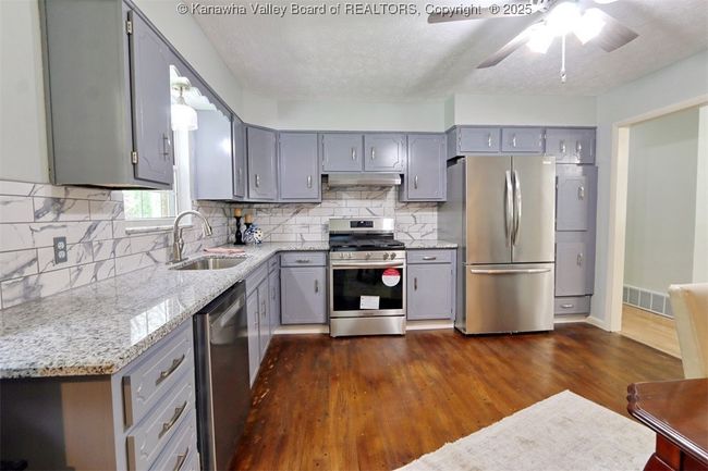 415 Midway Rd, House other with 3 bedrooms, 2 bathrooms and null parking in Alum Creek WV | Image 5