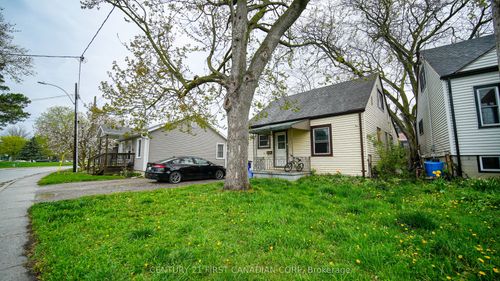 19 Montgomery Dr, Wallaceburg, ON, N8A1P2 | Card Image