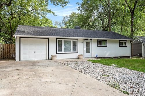8402 E 114th Ter, Kansas City, MO, 64134-3620 | Card Image